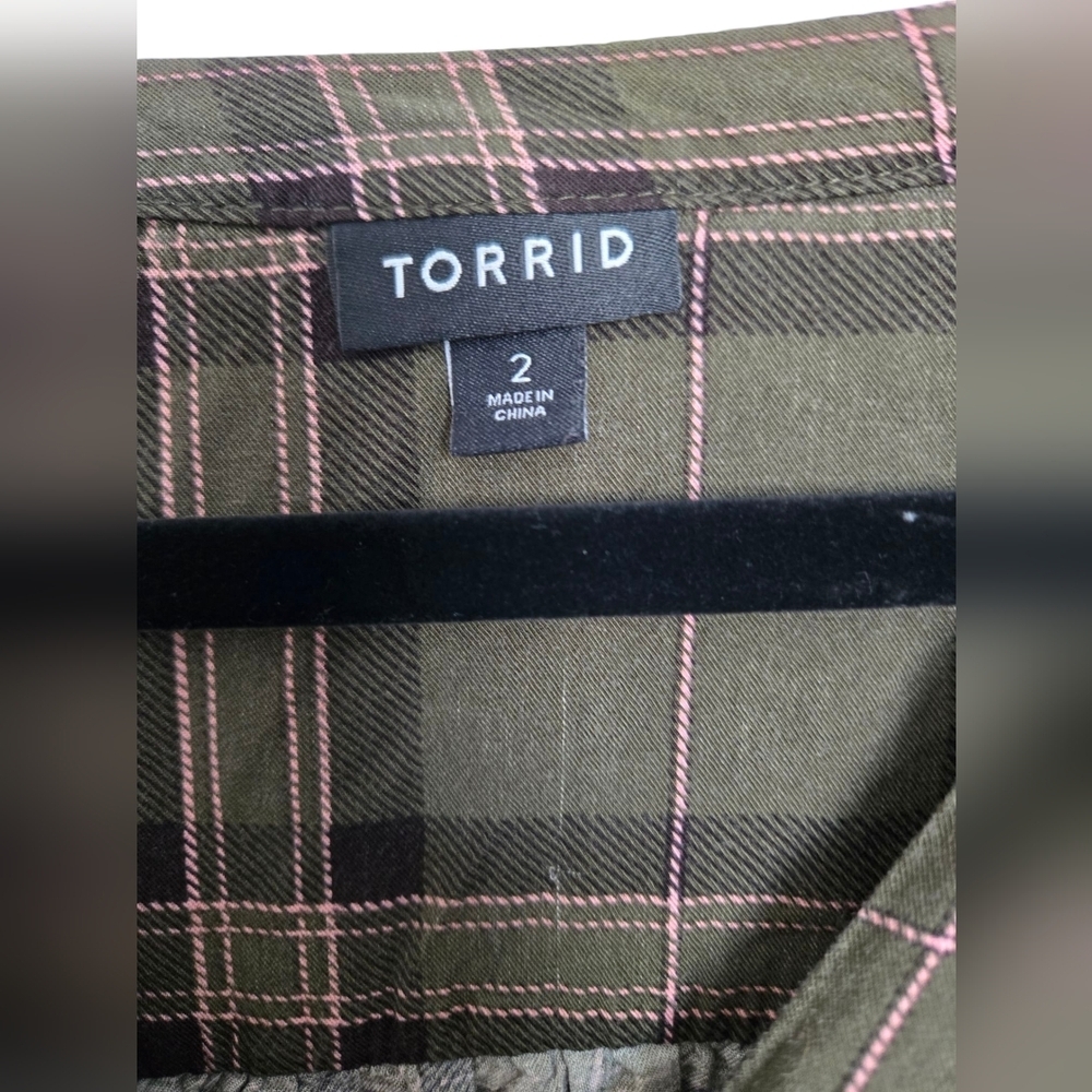 Torrid Green 3/4 Sleeve Boxy Blouse Size 2 - Picture 3 of 3
